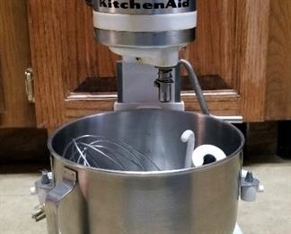 Kitchen Aid Mixer, Model K5SS, Including Bowl, Whisk, Bread Hook, And Beater Attachments, Cutting Boards, Serving Trays, And More