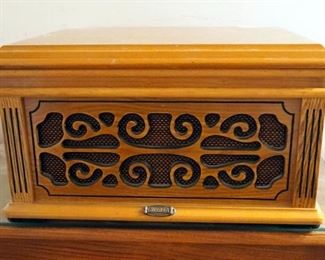 Crosley 3-Speed Turn Table, Model CR-48, Powers On
