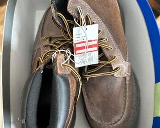 Men’s boots, NWT