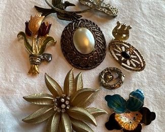 Jewelry pins