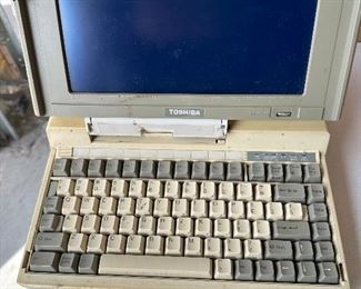 Toshiba T1200