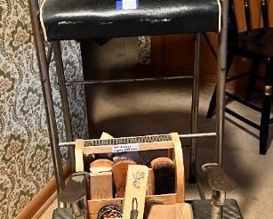 Shoeshine chair