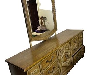 Vintage Thomasville 1965 Madeira collection dresser and mirror combo