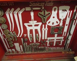 SNAP ON MISC TOOLS AND BOX
