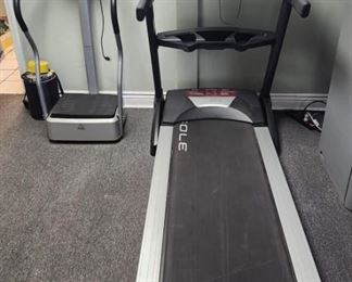 Sole electronic treadmill, folds up for storage (hydraulic)