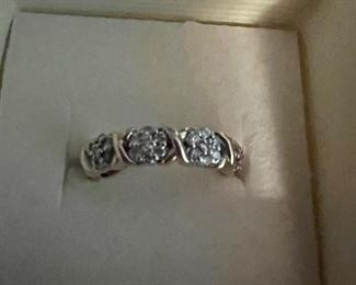 10KT AND DIAMOND RING 