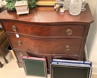 3-drawer chest