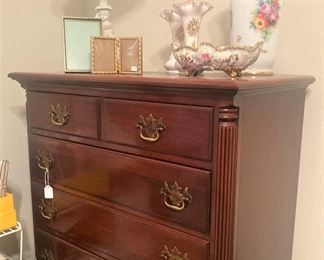 Chest of drawers; lamp and décor