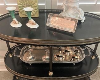 Good-looking 3-tier oval server