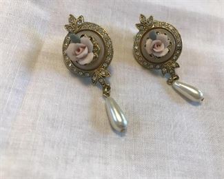 Brand 1928 Earrings with porcelain roses