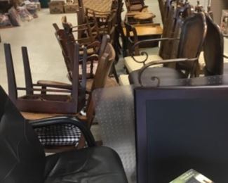 Large quantity of chairs 