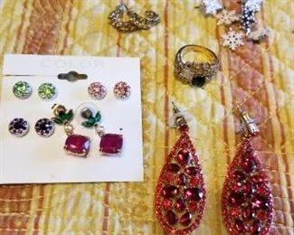 Costume jewelry 