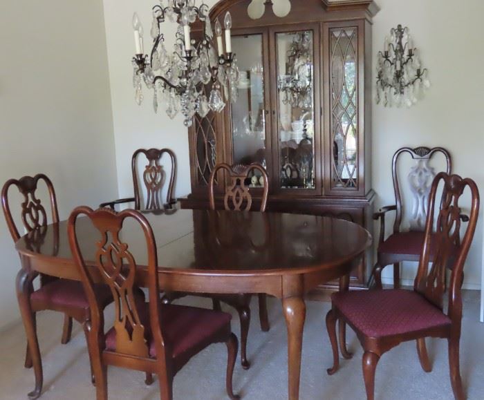 Traditional dining table/leaves, 6 chairs with matching china hutch.