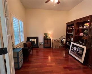 Lighted display shelves, art, frames, knicknacks