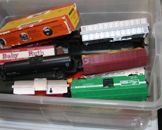 vintage large HO scale train set - selling as a lot   