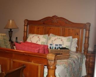 beautiful 5 pc. queen-size bedroom suite with Sleep Number bed 