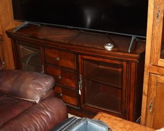 matching leather sofa, love seat and 2 electric recliners - entertainment cabinet 