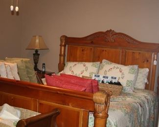 beautiful 5 pc. queen-size bedroom suite with Sleep Number bed 
