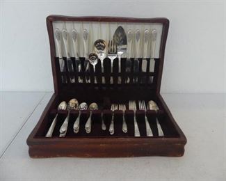 Vintage International Silver (Wm. Rogers 1935) 68-Piece Silverplate "Silver Mist-Marigold" in Chest