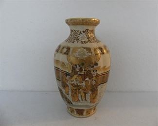 Vintage MCM Moriage Urn with Beautiful Gilding 