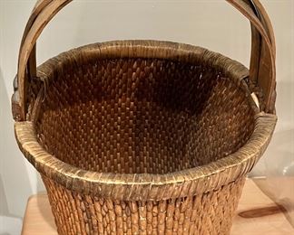 Basket with crisscross  handles 