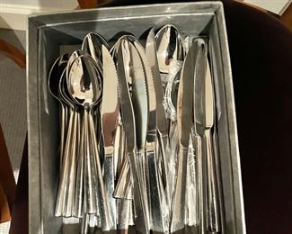 Flatware set 