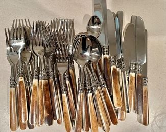 Flatware set 