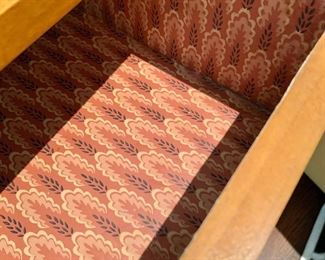 Detail - drawer lining