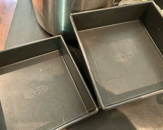 Sur la Table cake pans