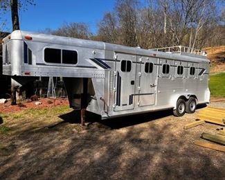 4-STAR GOOSENECK HORSE TRAILER