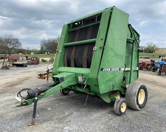 JOHN DEERE BALER