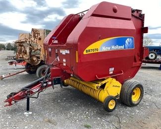NEW HOLLAND BALER