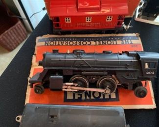 Lionel Train Set 204, Includes Engine, Tinder, Shell Oil Tanker, Gondola, Caboose, Signal, Transformer and Track