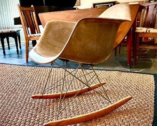 Vintage Herman Miller Eames rocking chair in good original condition, molded fiberglass, rope edge, Zenith label