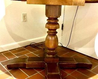 Detail of the round oak pedestal table. Two extra leaves are included