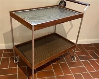 Salton “Hot Tray” Cart complete with cord in excellent condition. Mid Century entertaining at its finest!!!!!