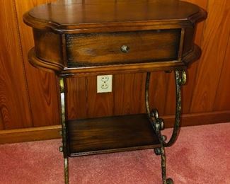 Bean top metal leg end table