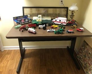 Metal leg laminate top table.  Great for an office or shop! 