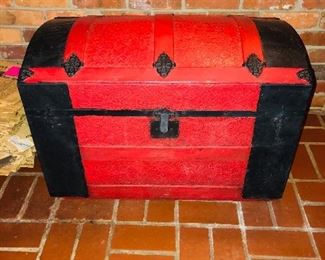 Antique Steamer Trunk 