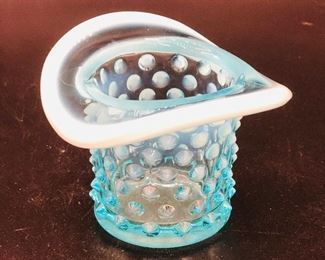 BEAUTIFUL FENTON BLUE OPALESCENT HOBNAIL TOP HAT TOOTHPICK HOLDER 