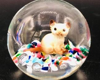 
Vintage Gibson Art Glass Paperweight  1991 cat on colors