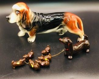 Vintage basset with puppies 