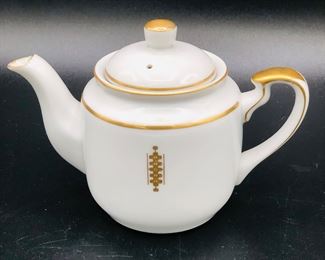 Frank Lloyd Wright authentic tea pot from the Imperial Hotel in Tokyo(now destroyed). These are difficult to find! 
