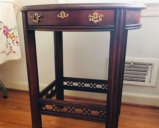 Vintage Lane Chinese Chippendale Style Banded Mahogany Side End Accent Table 