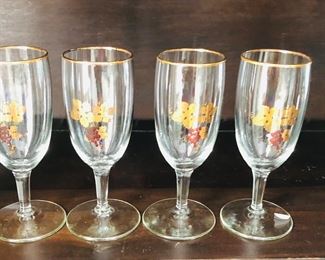 Set of 4 vintage wine glasses