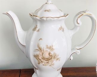 Haviland Bavaria Garmany
Sepia Rose 
97 pieces 