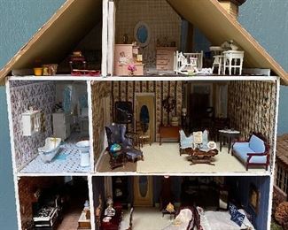 Dollhouse with all furnishings see individual rooms in following pictures