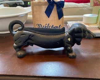 Dachshund boot scraper