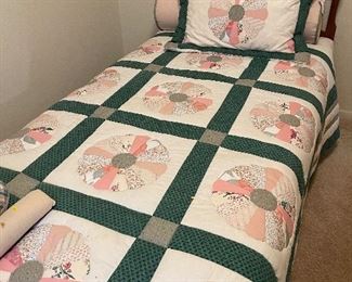 Twin Bed / Quilt