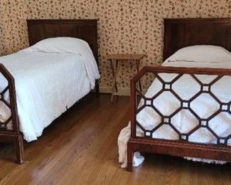 vintage twin beds